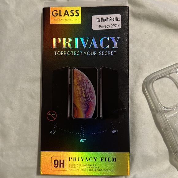 iPhone 11 Pro Max cases and 1 screen privacy screen protector. - Picture 6 of 6